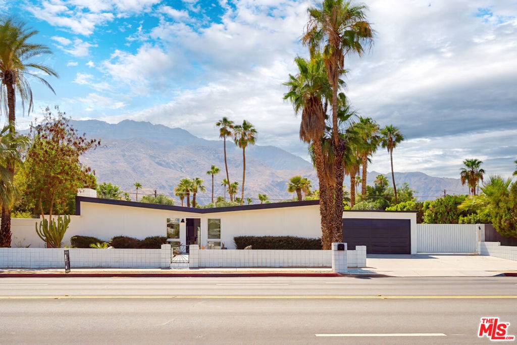 547 N Farrell DR, Palm Springs, CA 92262