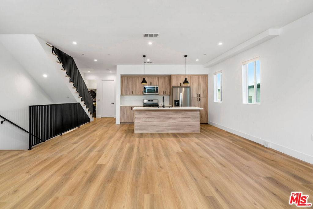 10805 Morrison ST #2, North Hollywood, CA 91601