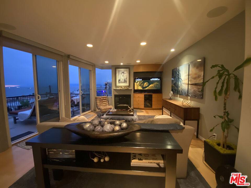 Manhattan Beach, CA 90266,216 38th ST
