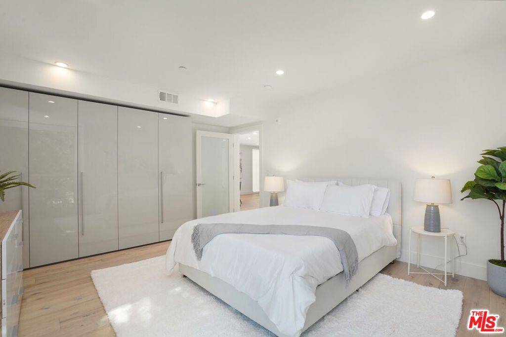 West Hollywood, CA 90046,8210 Fountain AVE #203