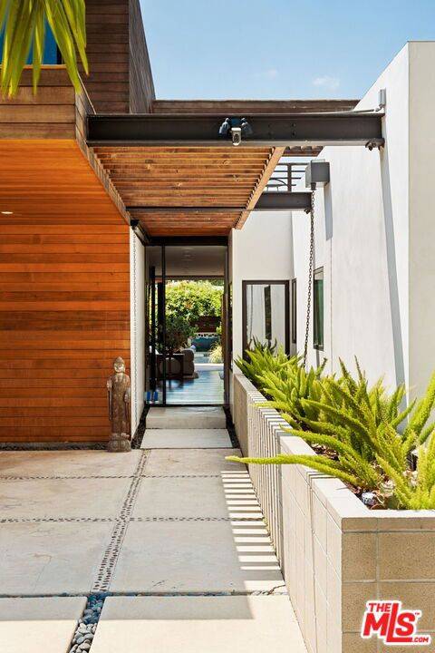 Sherman Oaks, CA 91423,4951 Nagle AVE