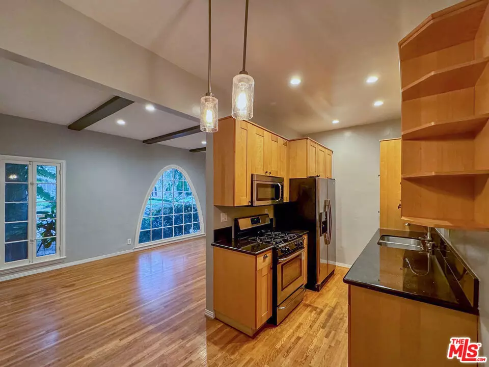 Beverly Hills, CA 90210,340 N Oakhurst DR #102