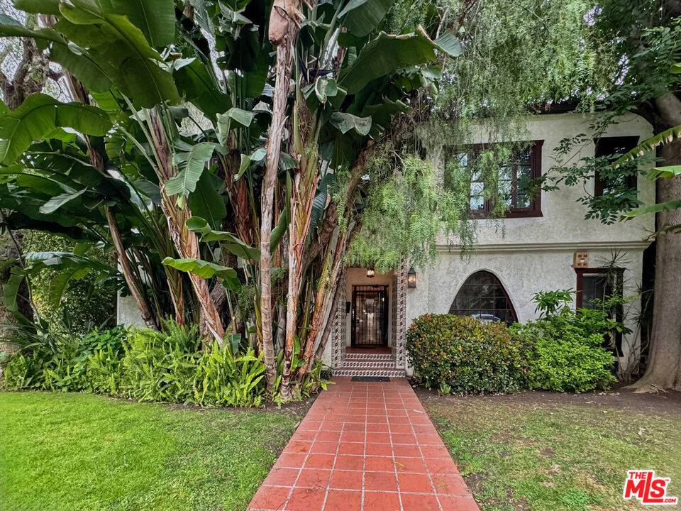Beverly Hills, CA 90210,340 N Oakhurst DR #102