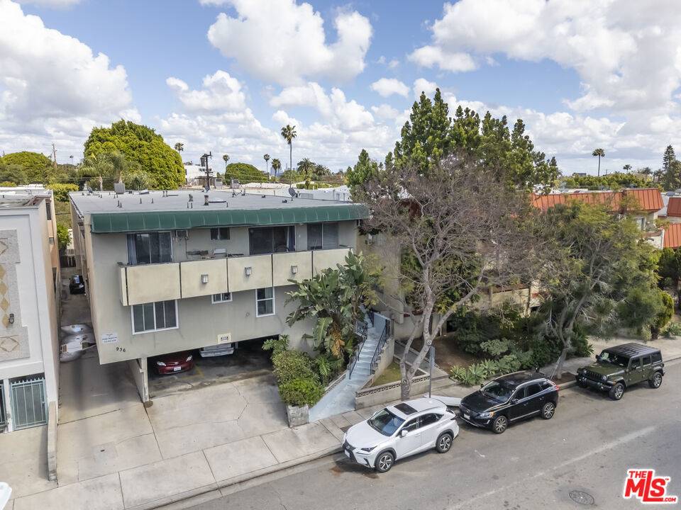 West Hollywood, CA 90046,936 N Orange Grove AVE