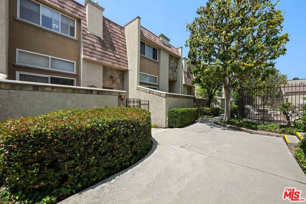 Chatsworth, CA 91311,21901 Lassen ST #167