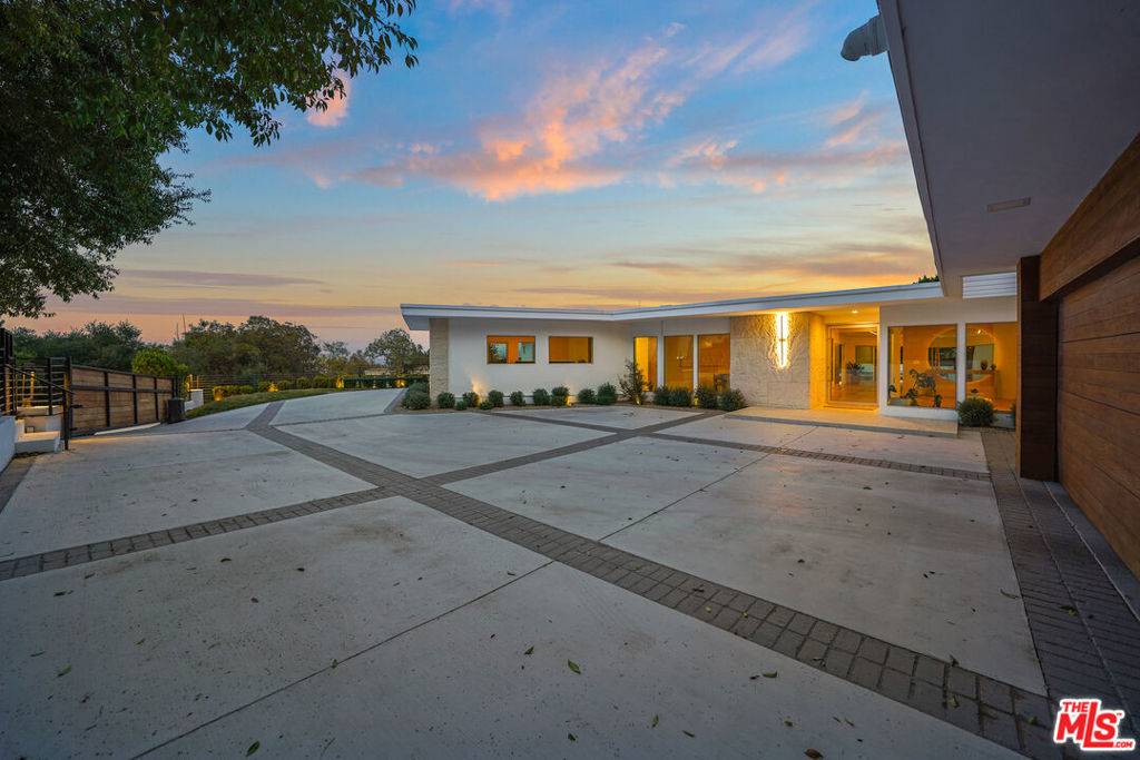 Encino, CA 91436,17116 Adlon RD