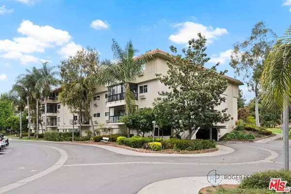 Laguna Woods, CA 92637,2392 Via Mariposa #3B