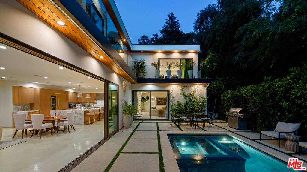 1884 Laurel Canyon RD, Los Angeles, CA 90046