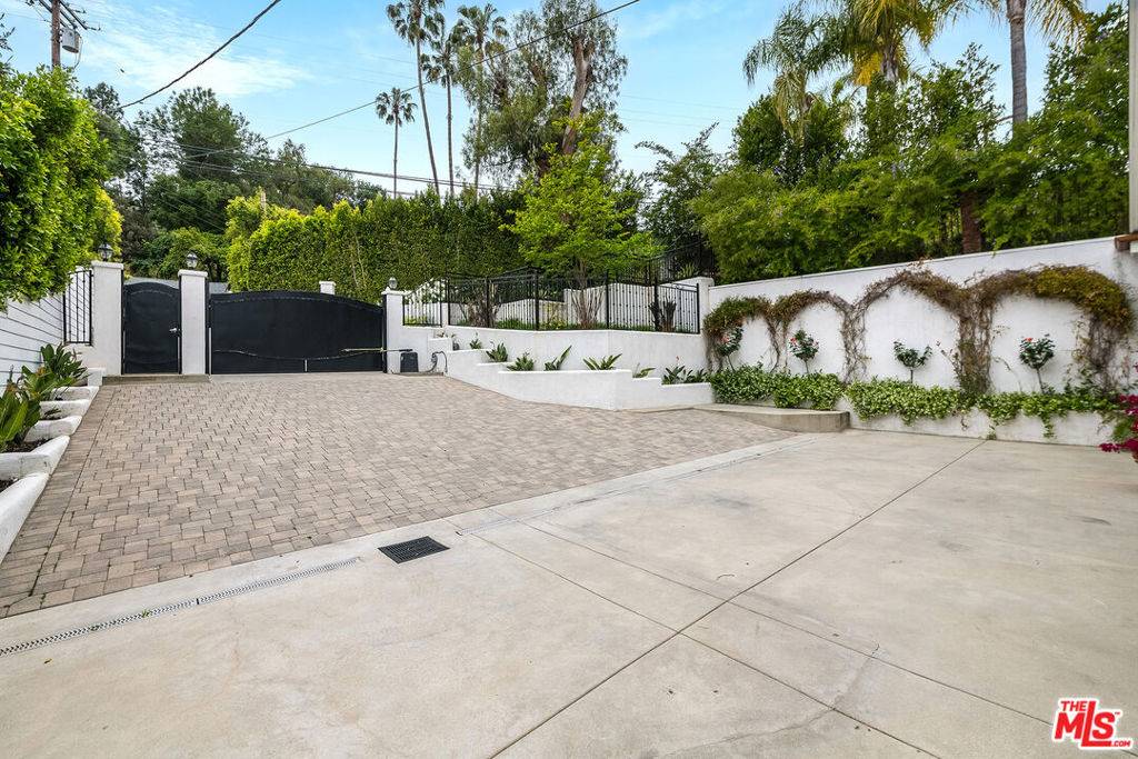 Sherman Oaks, CA 91403,14539 Valley Vista BLVD