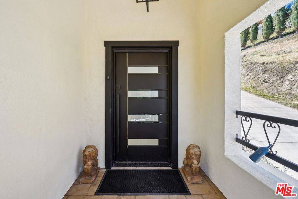Woodland Hills, CA 91364,5131 Campo RD