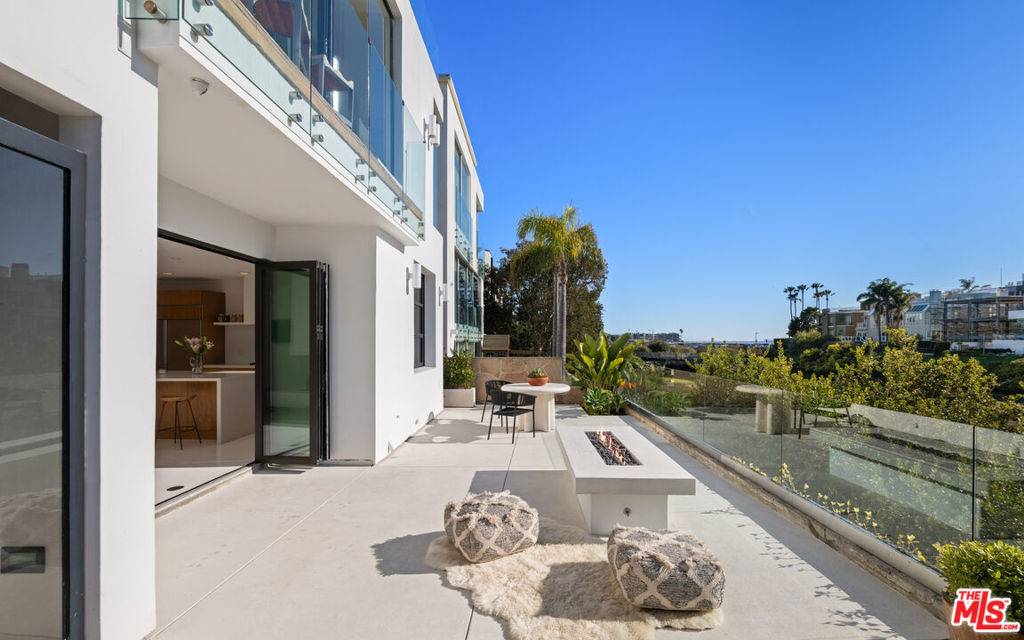 Marina Del Rey, CA 90292,5405 Via Donte