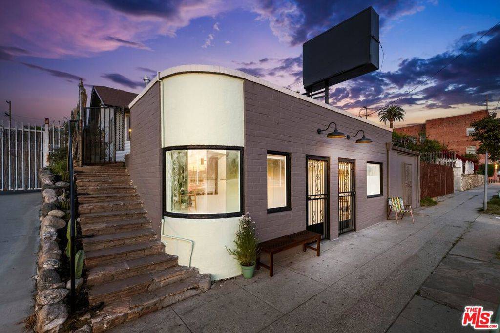 Los Angeles, CA 90042,6117 York BLVD