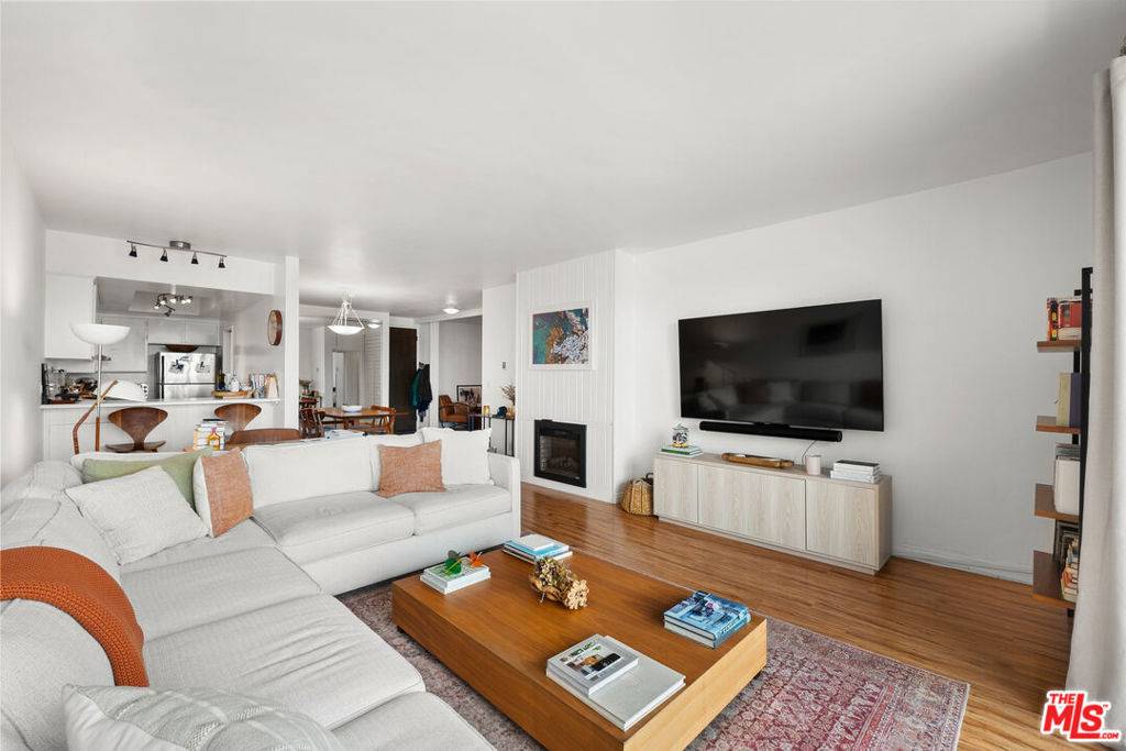 Santa Monica, CA 90403,900 Euclid ST #403