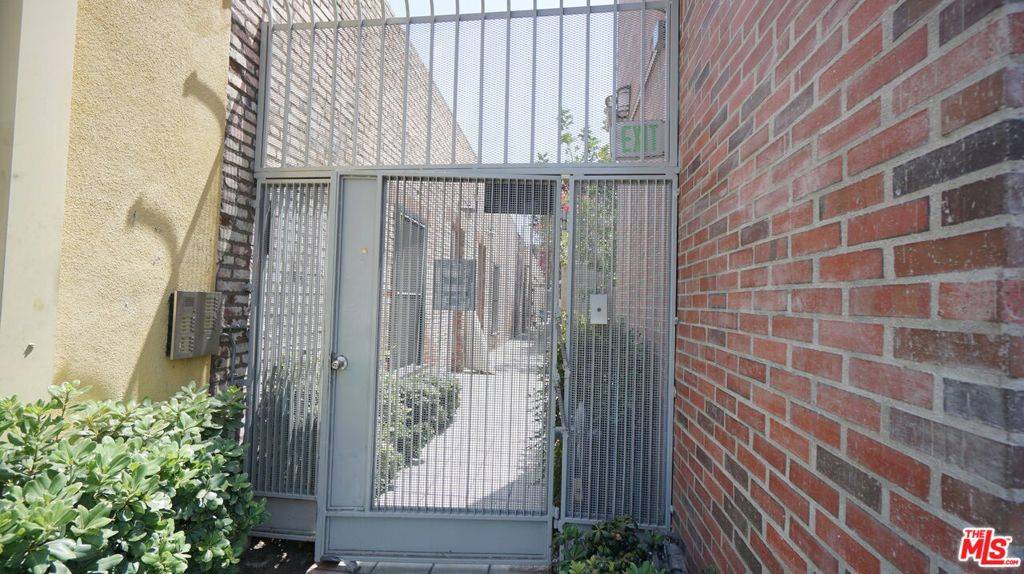 Los Angeles, CA 90007,922 W 23Rd ST #105