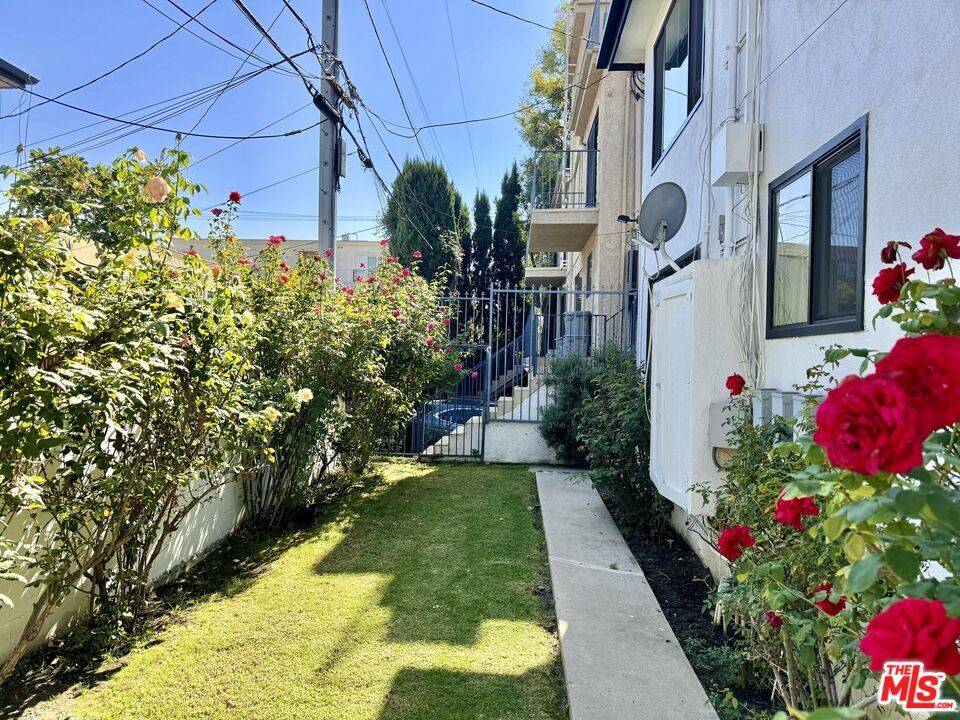 Los Angeles, CA 90035,854 S Sherbourne DR #6