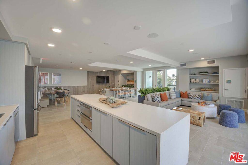 Ventura, CA 93001,160 S Ventura AVE #181-202