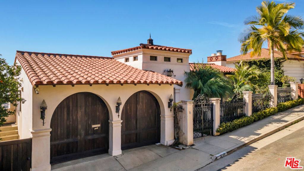 Los Angeles, CA 90027,3729 Amesbury RD