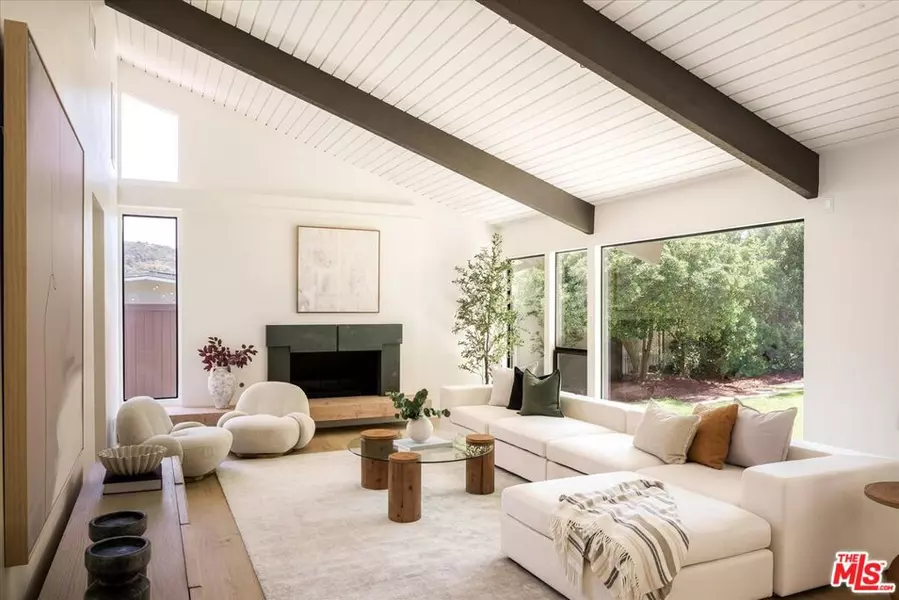 2313 Banyan DR, Los Angeles, CA 90049