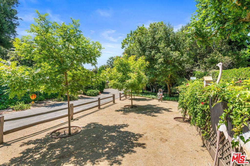 Los Angeles, CA 90049,2000 Mandeville Canyon RD