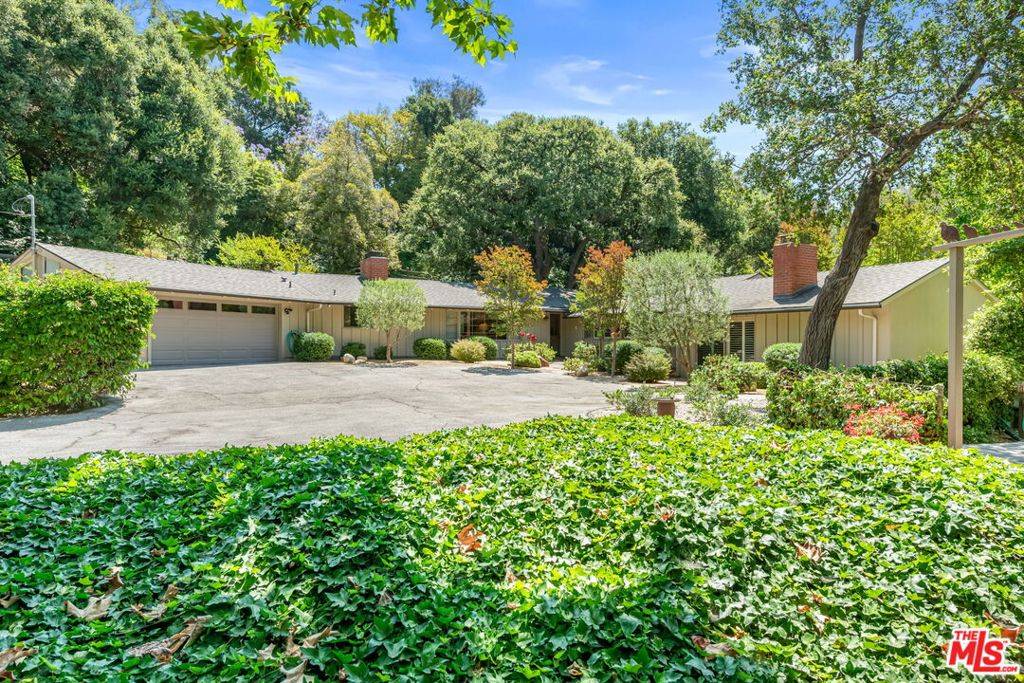 2000 Mandeville Canyon RD, Los Angeles, CA 90049