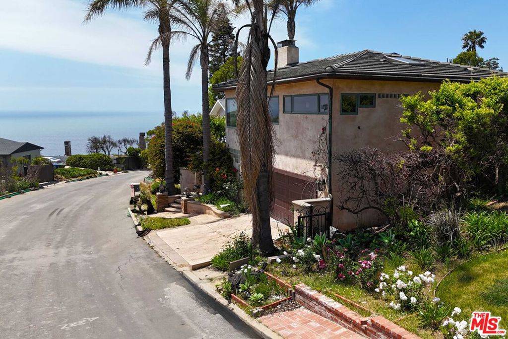 Pacific Palisades, CA 90272,227 Quadro Vecchio DR