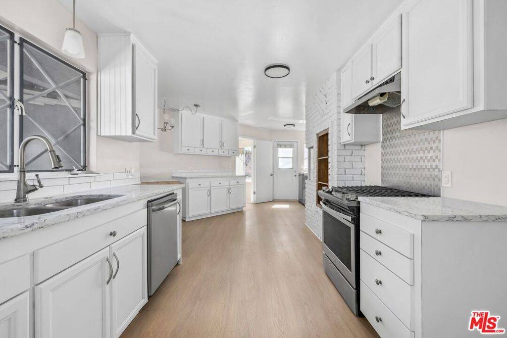 Woodland Hills, CA 91367,23414 Dolorosa ST