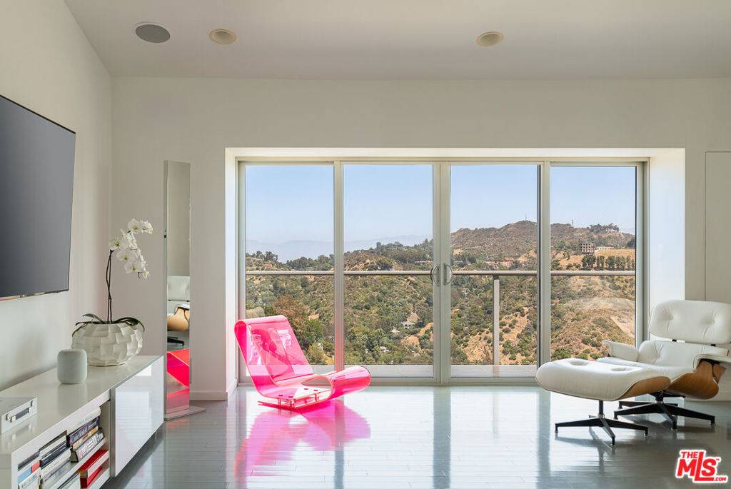 8307 Rugby PL, Los Angeles, CA 90046