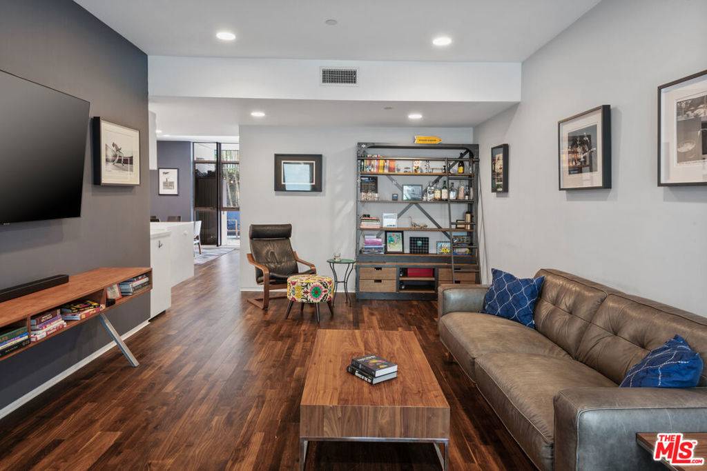 West Hollywood, CA 90069,825 N Kings RD #4