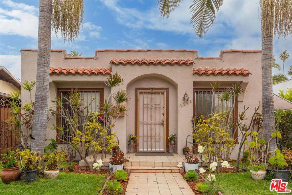 Los Angeles, CA 90016,2312 S Orange DR