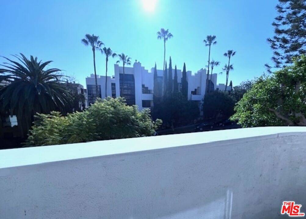 Los Angeles, CA 90049,11645 Montana AVE #102