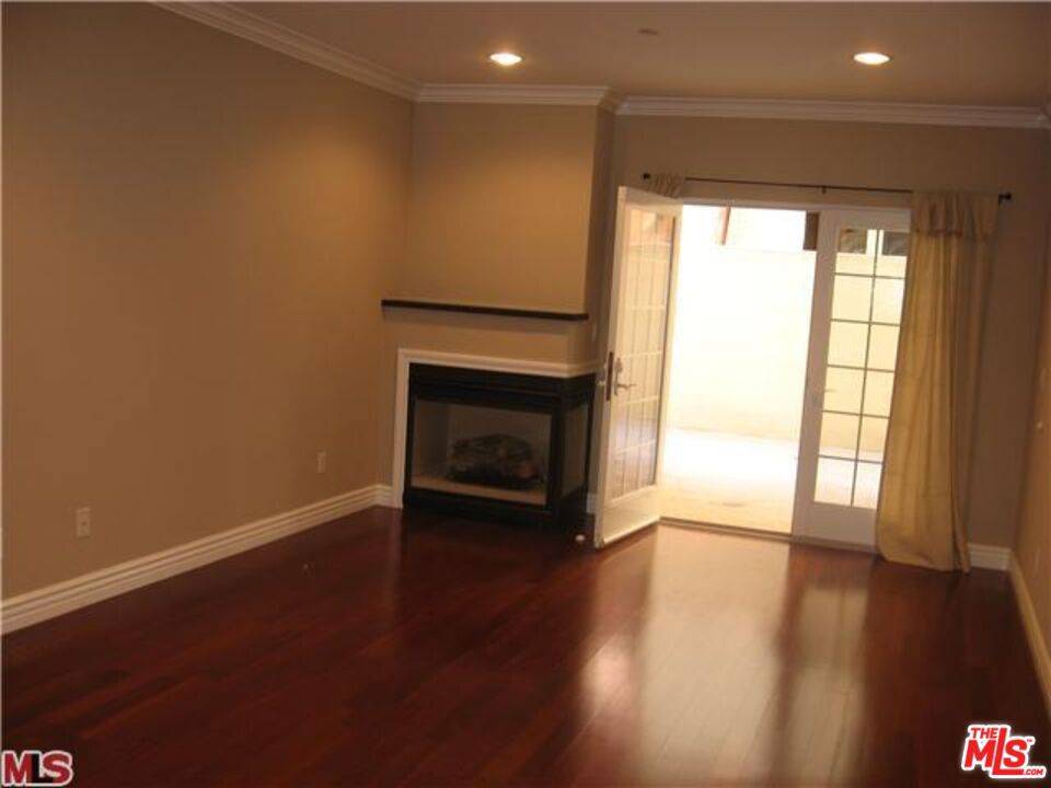 Los Angeles, CA 90035,1135 S Rexford DR #105