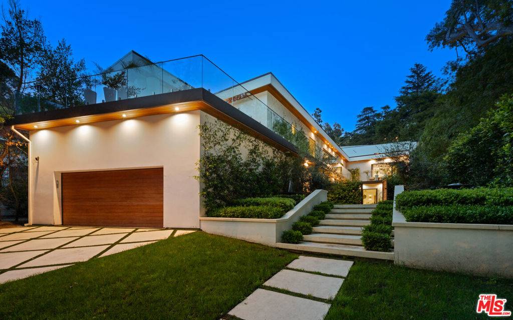 Los Angeles, CA 90046,1884 Laurel Canyon RD