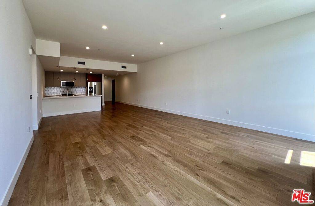 West Hollywood, CA 90046,8017 W NORTON AVE #301