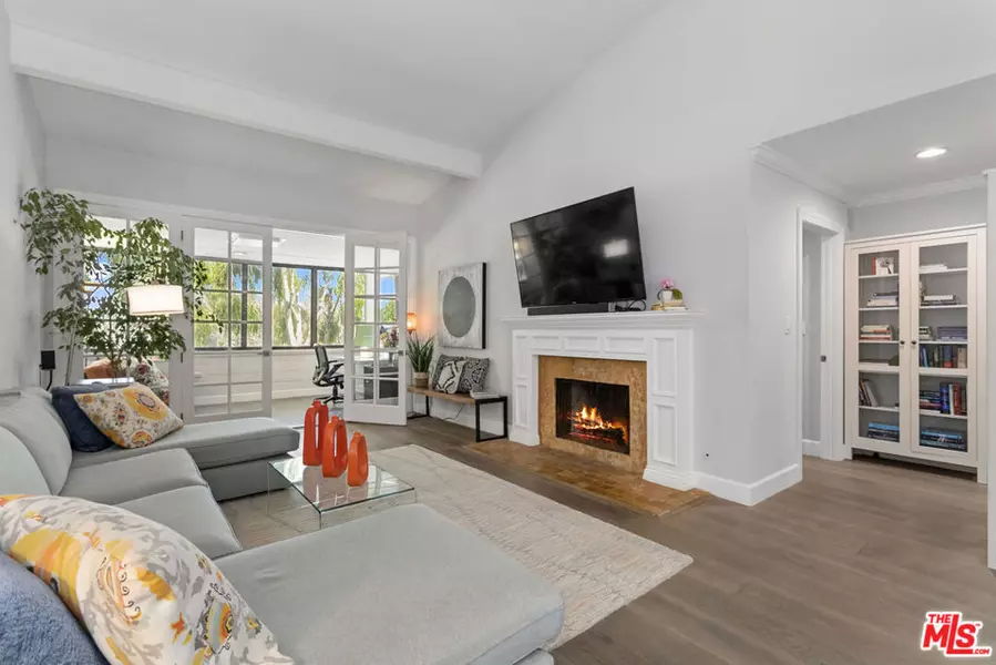 310 Tahiti WAY #302, Marina Del Rey, CA 90292