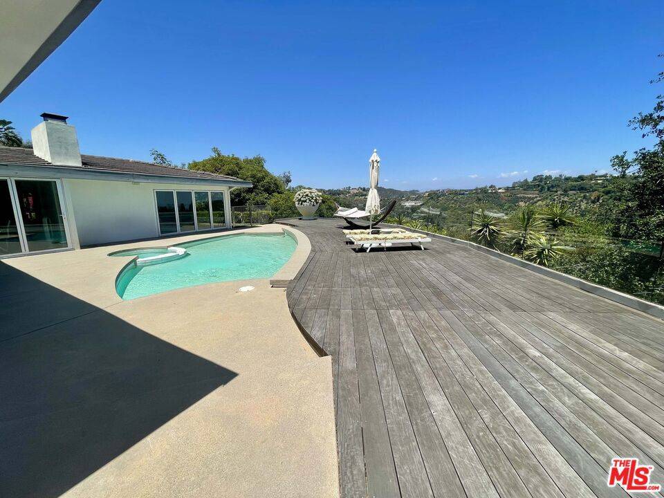 Los Angeles, CA 90077,1000 Stradella RD