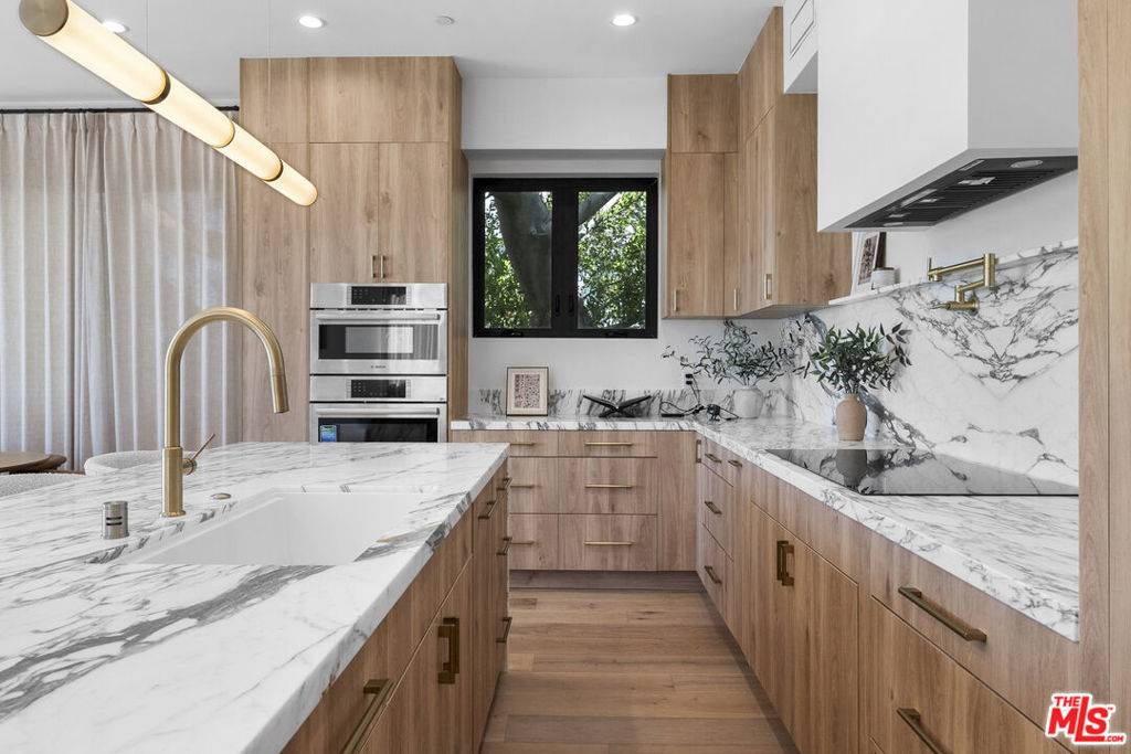 Los Angeles, CA 90065,812 W Avenue 37