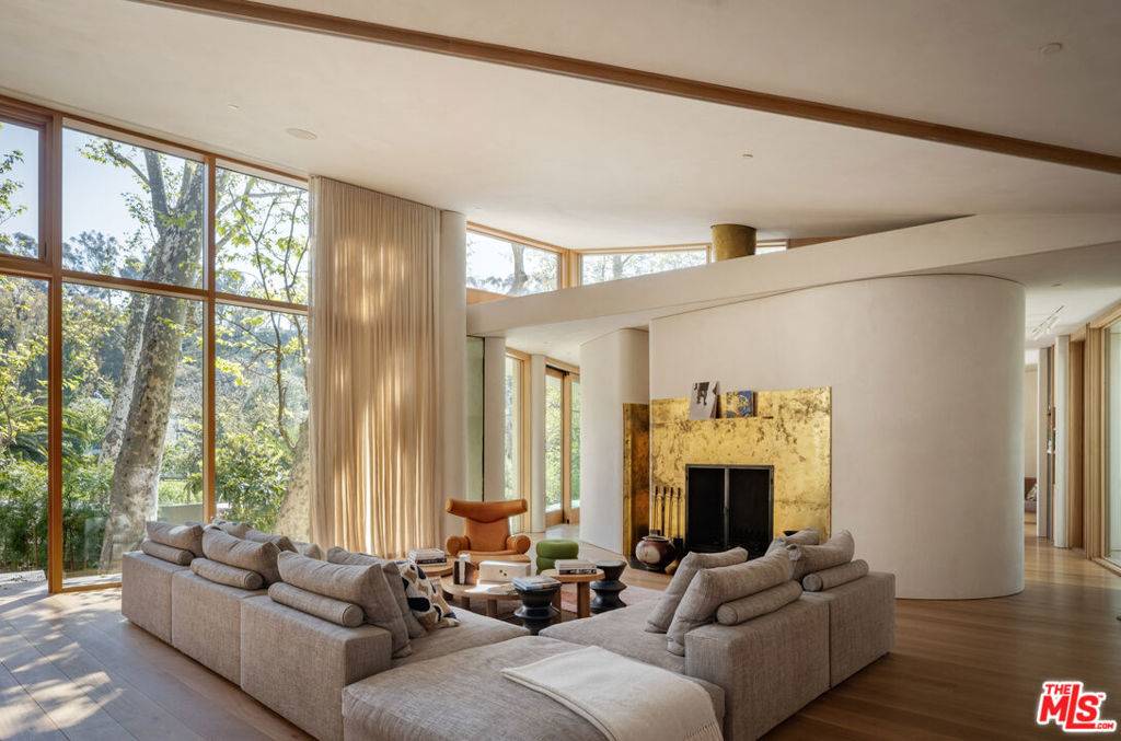 Pacific Palisades, CA 90272,800 Brooktree RD