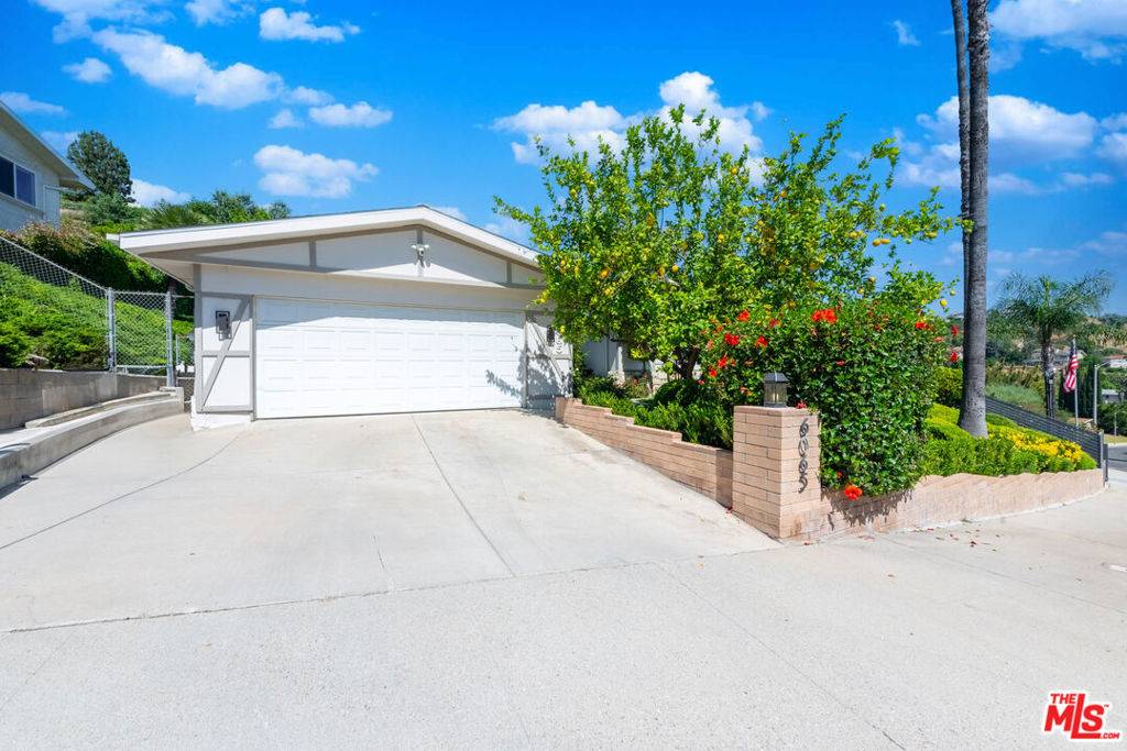 Woodland Hills, CA 91367,6065 Maury AVE