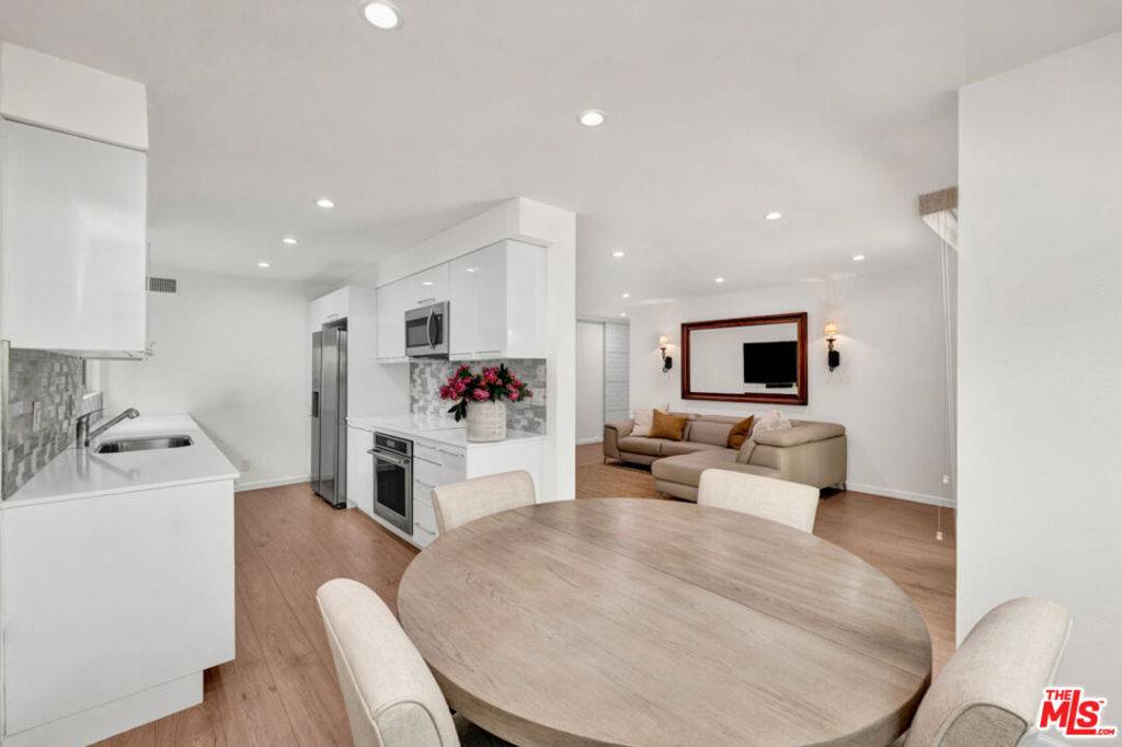 Calabasas, CA 91302,4720 Park Granada #209