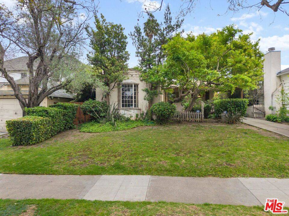 Los Angeles, CA 90064,10490 Lorenzo PL