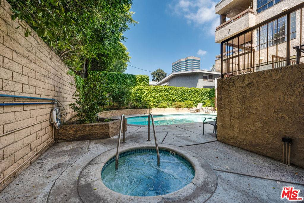 Sherman Oaks, CA 91403,15150 Dickens ST #203