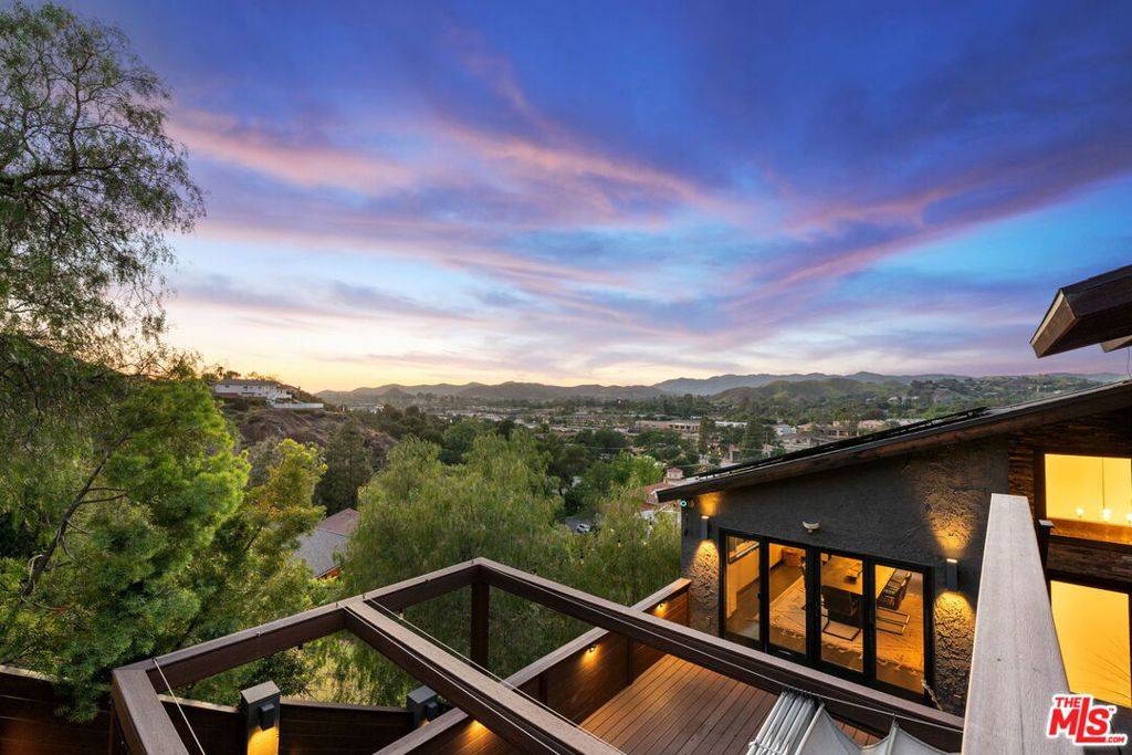 Agoura Hills, CA 91301,28207 Laura La Plante DR