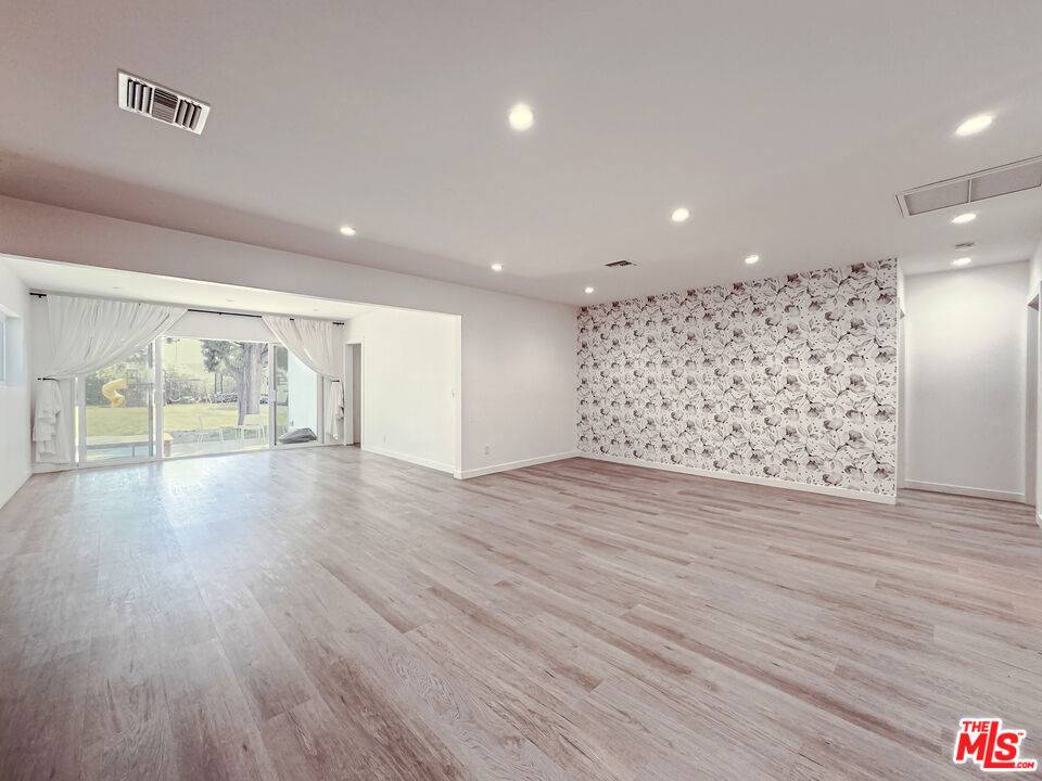 Chatsworth, CA 91311,10162 Farralone AVE