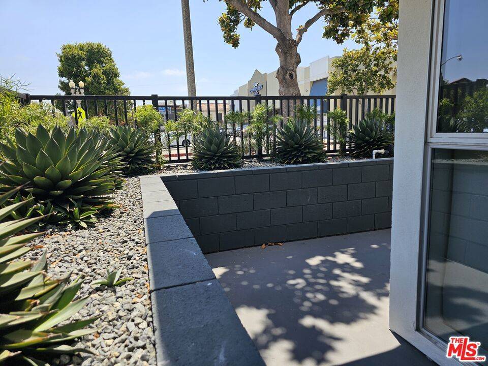 Santa Monica, CA 90404,1617 Broadway #B