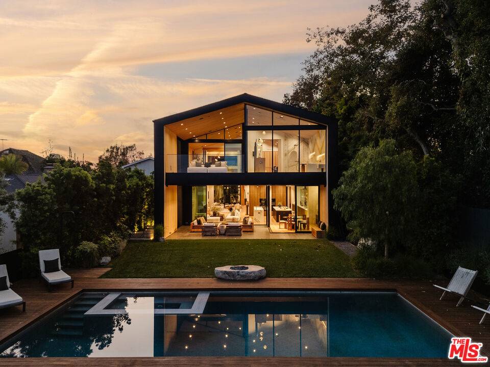 Pacific Palisades, CA 90272,1018 Chautauqua BLVD