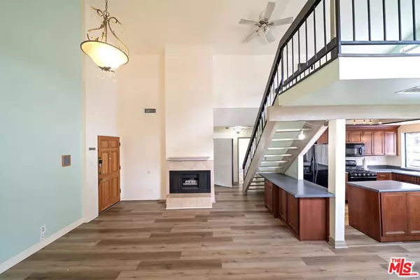 Tarzana, CA 91356,18433 Hatteras ST #507