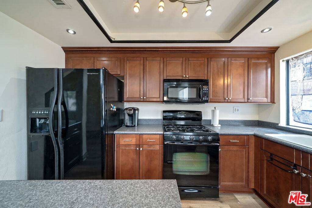 Tarzana, CA 91356,18433 Hatteras ST #507