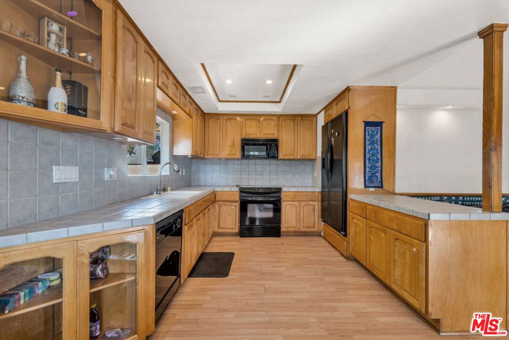 Chatsworth, CA 91311,21662 Wo He Lo TRL
