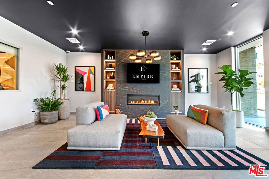 West Hollywood, CA 90046,1001 N FAIRFAX AVE #PH1