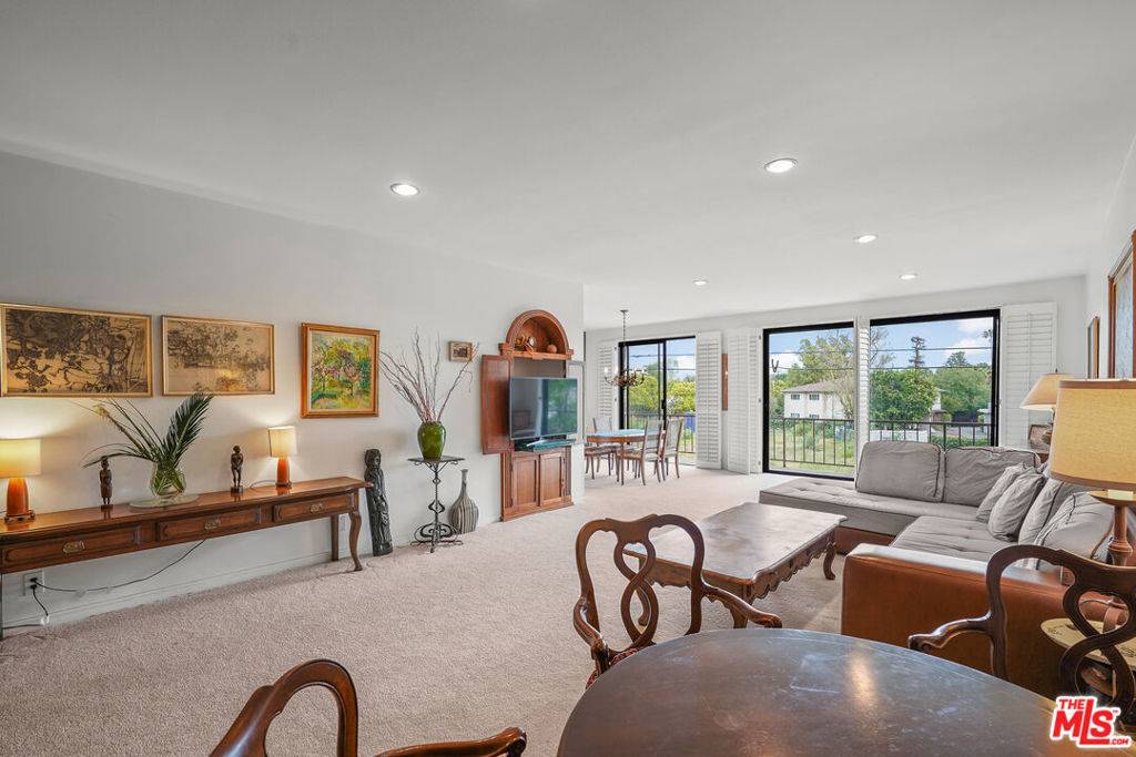 4454 Ventura Canyon AVE #105, Sherman Oaks, CA 91423